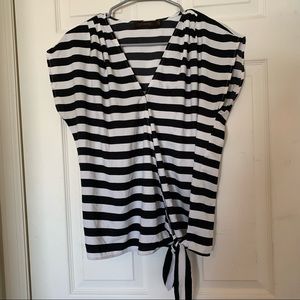 The limited black & white shirt | size Medium